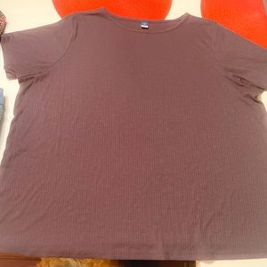 Plus size women’s Old Navy set.